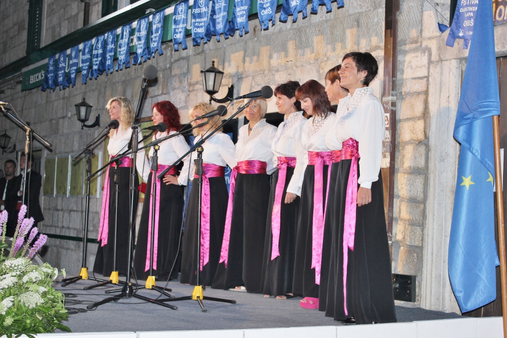 Klapa "Peružini" nastupila na Festivalu dalmatinskih klapa u Omišu