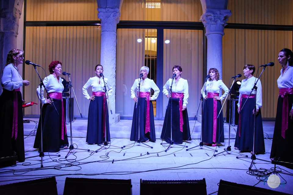 Održan koncert ženske klape Peružini u atriju Kneževog dvora 