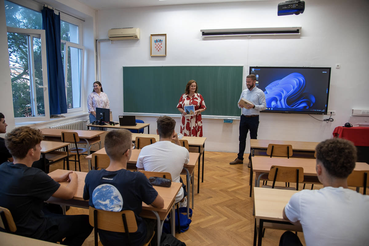 11 E SMIT ŠKOLA 7