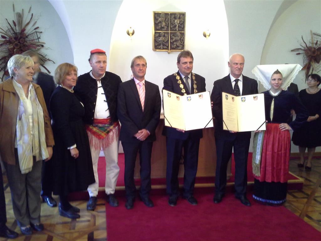 Potpisan Sporazum o suradnji i prijateljstvu s češkim gradom Slavkovom