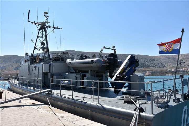 Brod obalne straže "Hrvatska Kostajnica" u Pagu