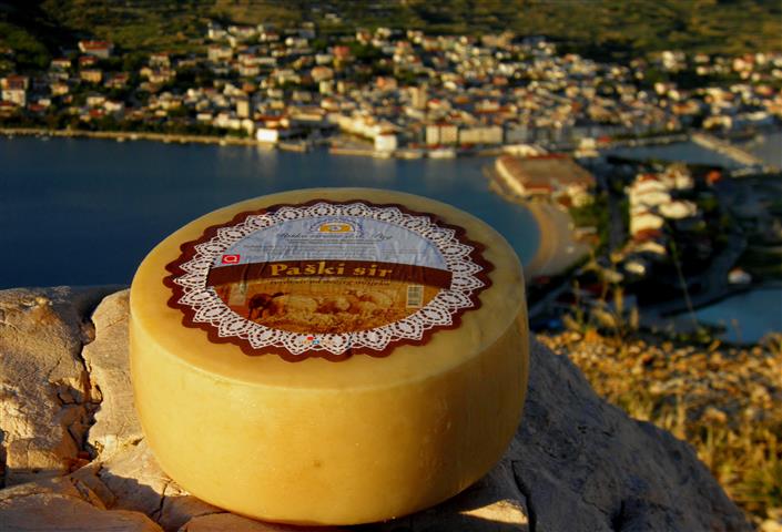 Paški sir Paške sirane proglašen najboljim  sirom Srednje i Istočne Europe